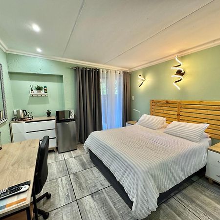 Echo Mountain Inn (Adults Only) Thabazimbi Extérieur photo